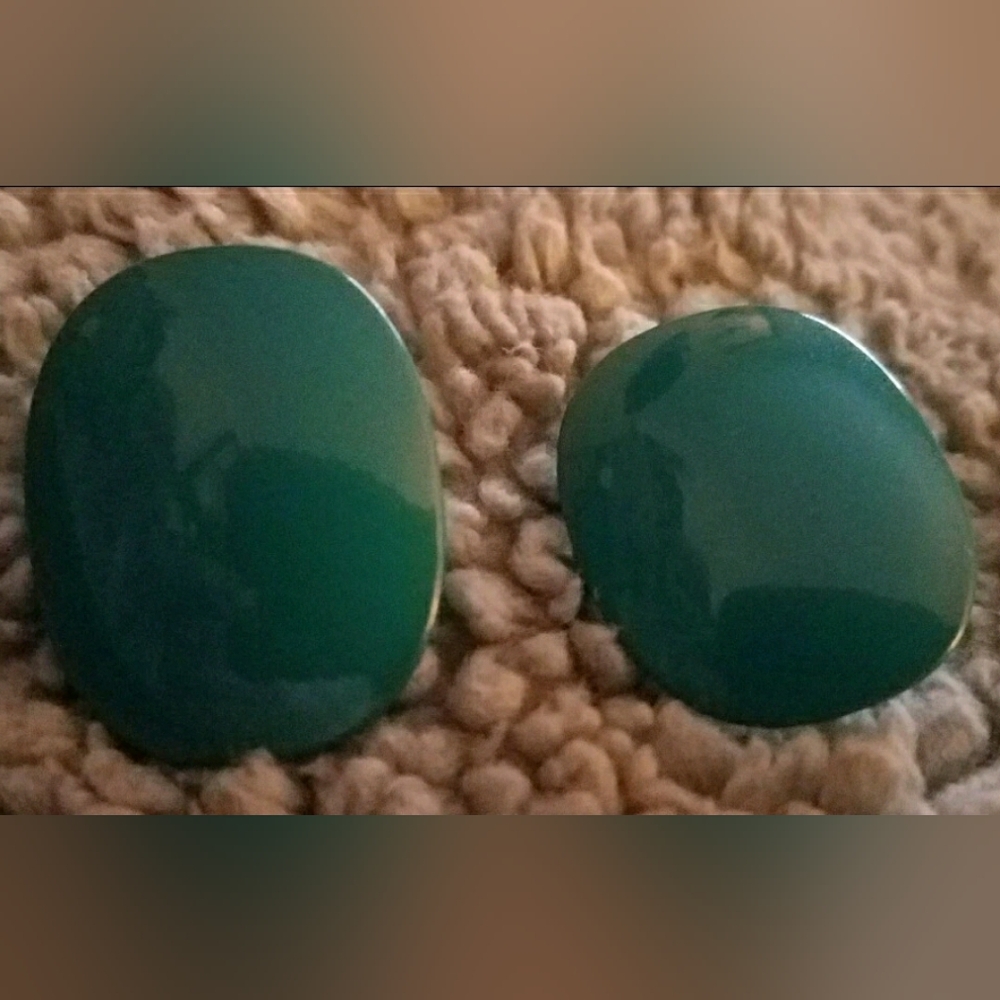 Vintage turquoise blue earrings. Costume jewelry